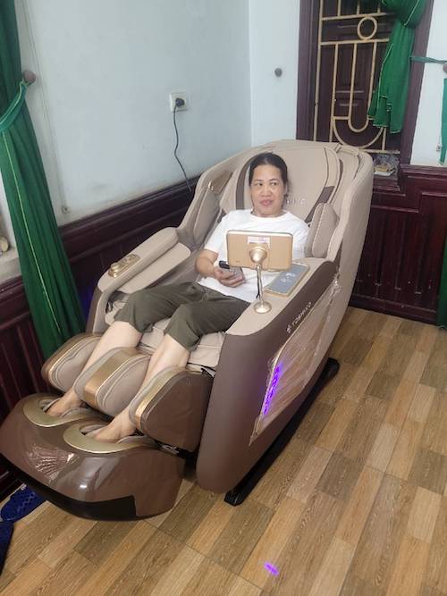 Ảnh thực tế của Đinh Thúy Hạnh, ảnh 2