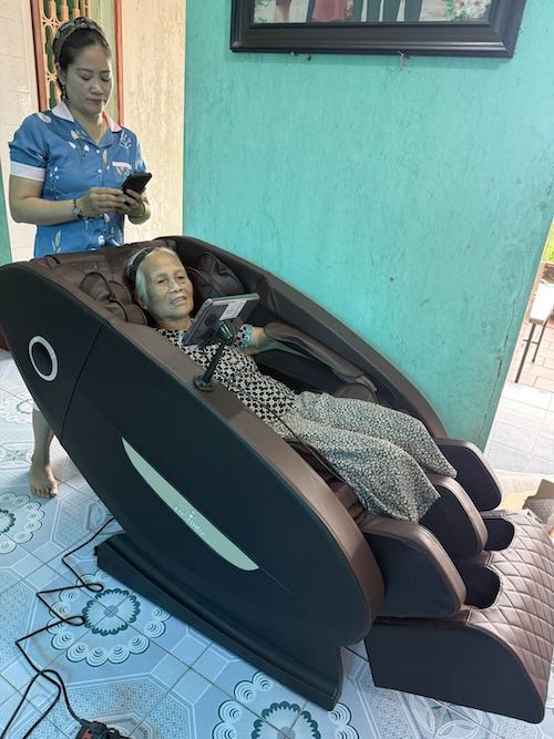 Ảnh thực tế của Phạm Tú Chi, ảnh 4