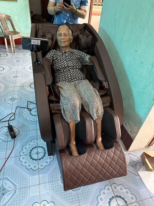 Ảnh thực tế của Phạm Tú Chi, ảnh 1