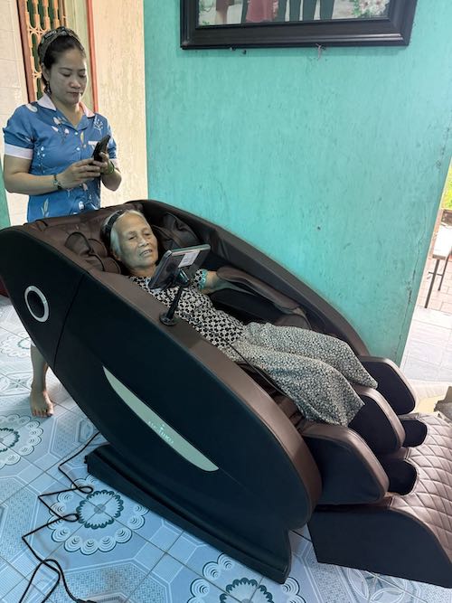 Ảnh thực tế của Phạm Tú Chi, ảnh 3