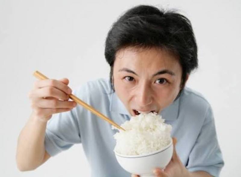 Ăn nhiều cơm quá mức quy định có thể gây mất cân bằng dinh dưỡng