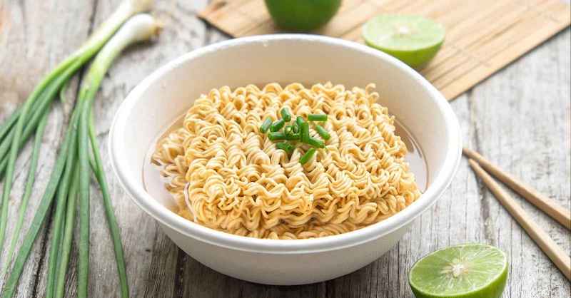 Thành phần dinh dưỡng chủ yếu của mì gói chỉ là carbs và chất béo 