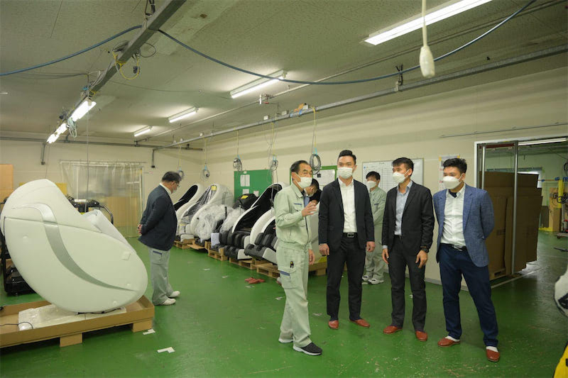 Ban Giám đốc Toshiko tham quan nhà máy Aioi Denshi
