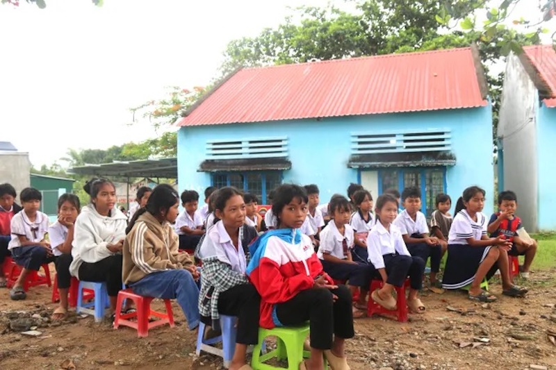 Sự kiện có tham gia của đông đảo học sinh và người dân địa phương