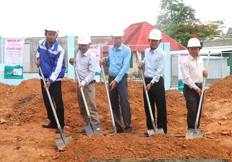 Khởi công xây dựng phòng tin học tại điểm trường thôn La Ngà