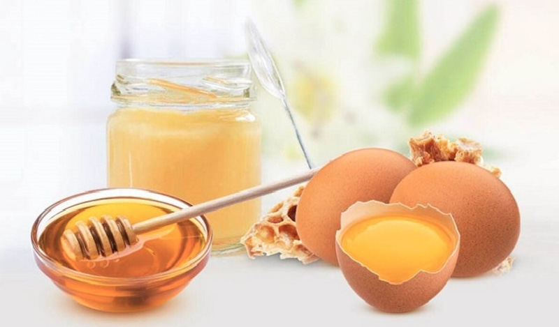Mật ong và trứng gà rất giàu dinh dưỡng
