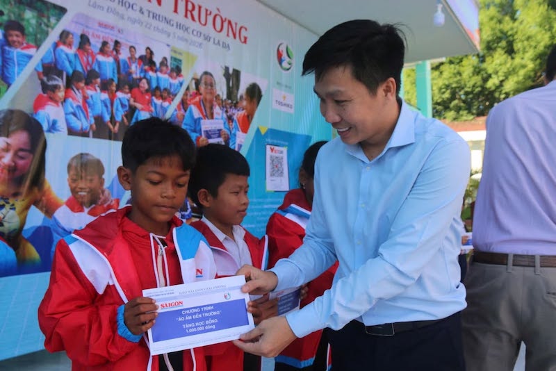 Mỗi phần quà trao đi là sự sẻ chia và yêu thương Toshiko muốn gửi gắm