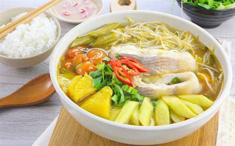 Canh cá nấu dứa
