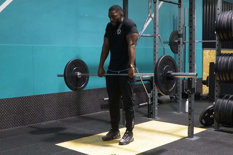 Barbell Shrugs sử dụng tạ đòn