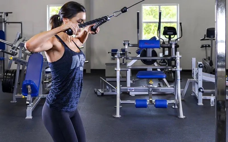 Face Pull tập với máy kéo cáp