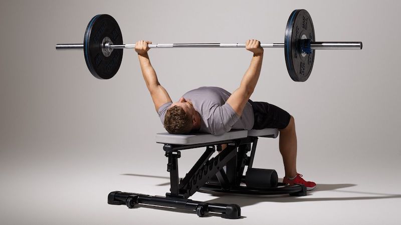 Bench press giúp tăng cơ ngực, vai và tay sau