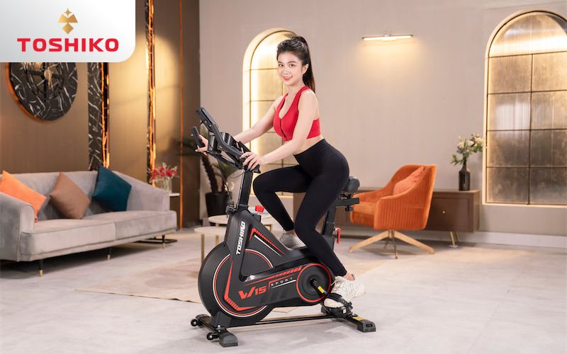 Bài tập đạp xe với xe đạp tập thể thao tại nhà