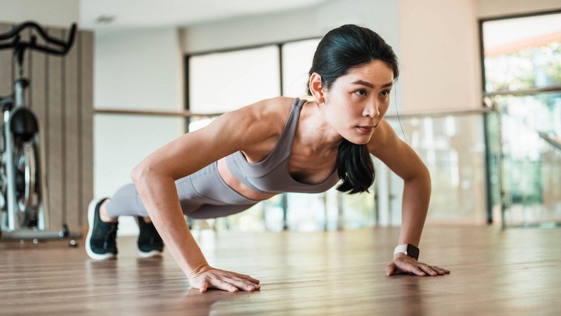 Hít đất tác động mạnh đến các cơ và cánh tay