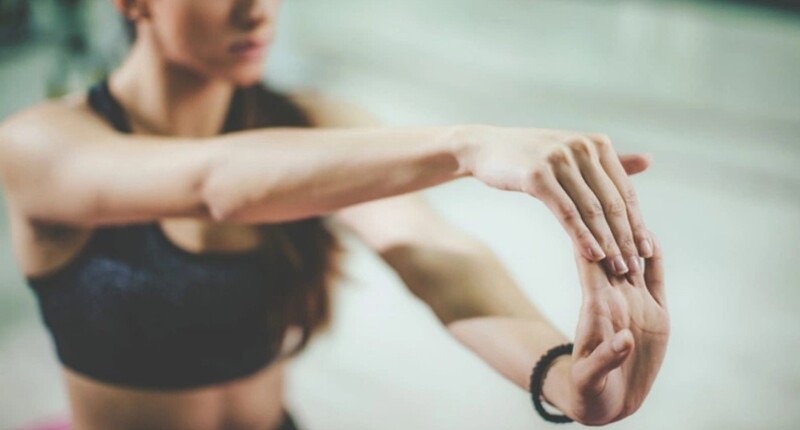 Với những người thường xuyên phải đánh máy cần thư giãn cổ tay và cánh ta thường xuyên