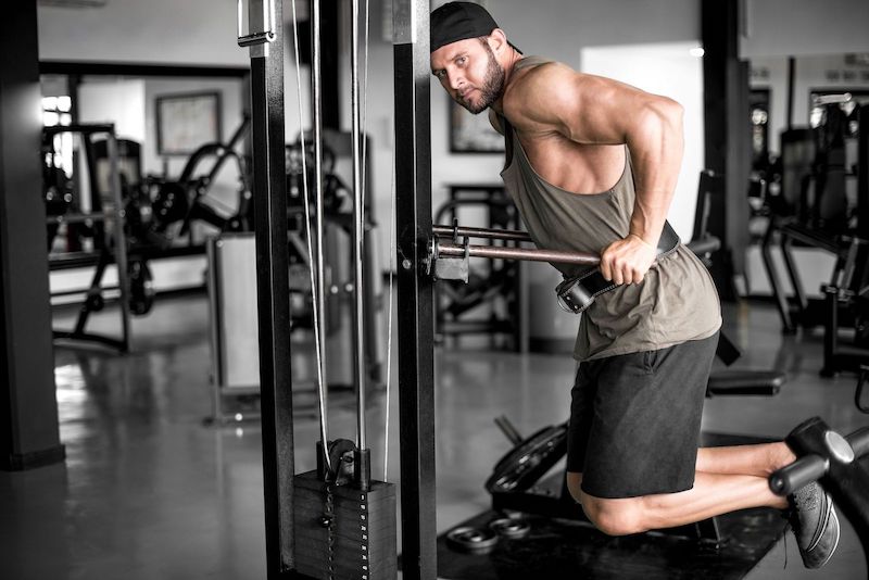 Tập luyện tại phòng gym giúp cải thiện cơ ngực