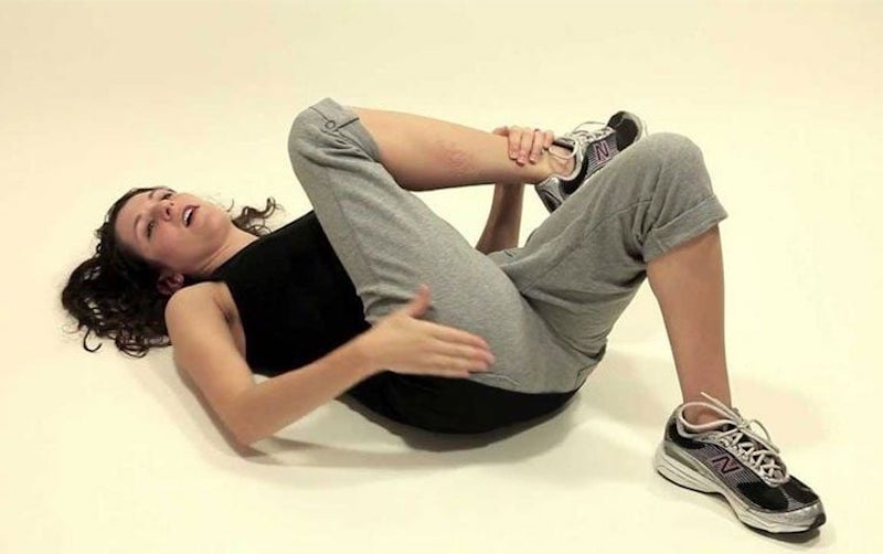 Bài tập căng cơ Piriformis giải phóng lực chèn ép lên các dây thần kinh tọa