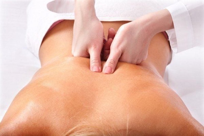 Ấn huyệt Đại Trường Du