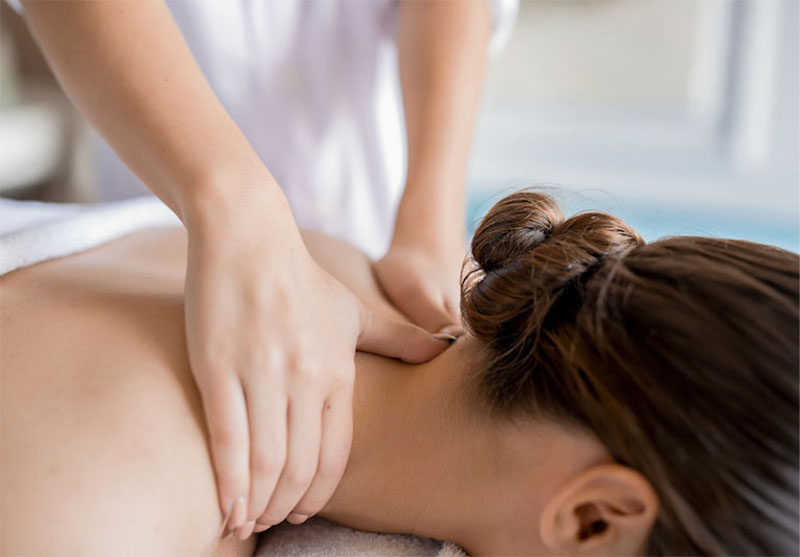 Massage cổ vai gáy giúp bạn xoa dịu cảm giác nhức mỏi