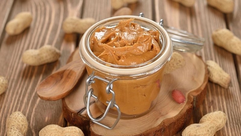Bơ lạc hay bơ đậu phộng là món ăn kèm rất được yêu thích