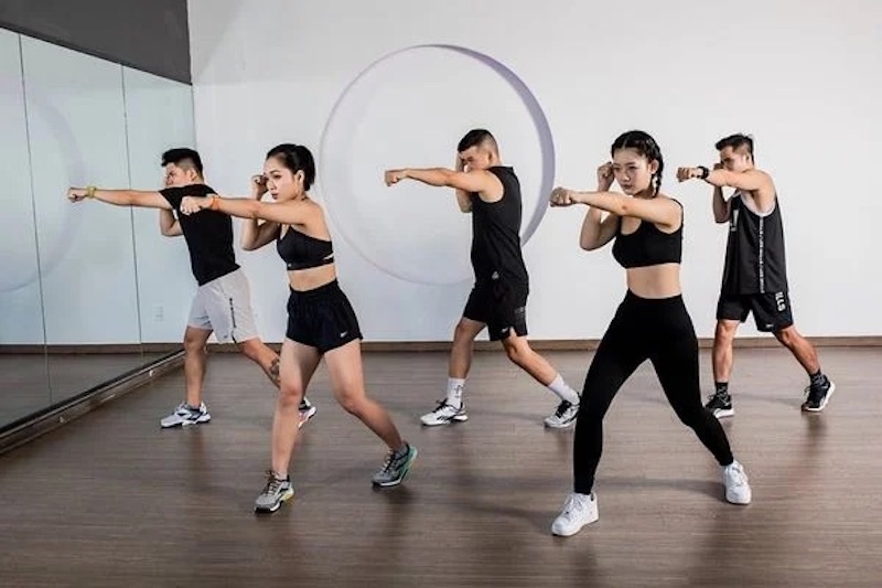 Bodycombat đấm thẳng