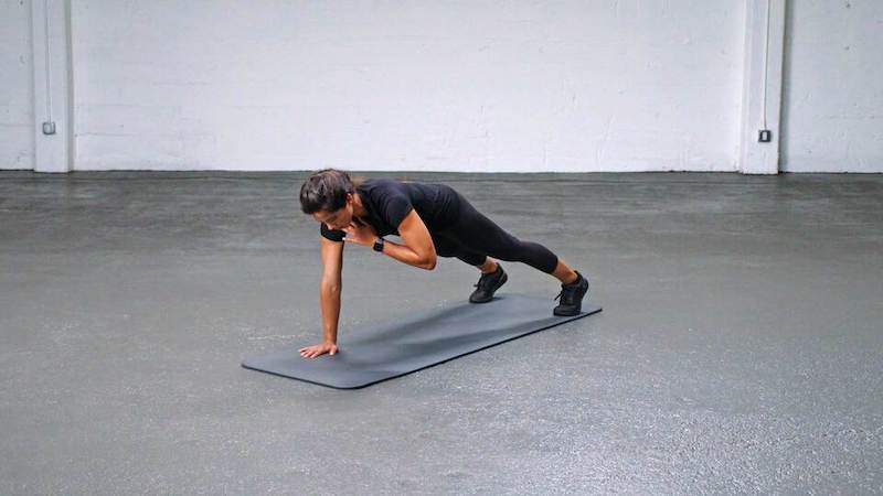 Shoulder Taps làm thon gọn vai