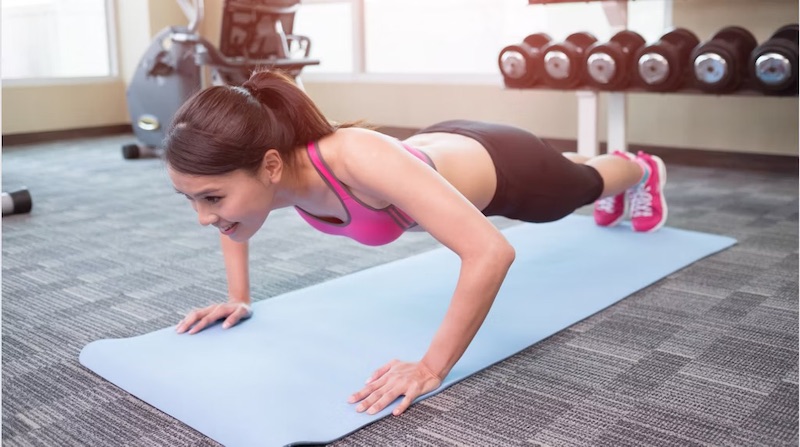 Bài tập chống đẩy giúp săn chắc cơ tay và làm thon gọn vai