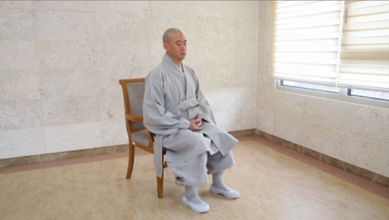 Ngồi thiền trên ghế