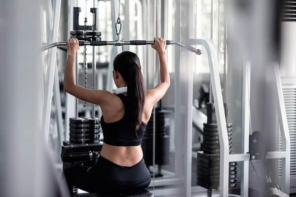 Tập với máy kéo tạ