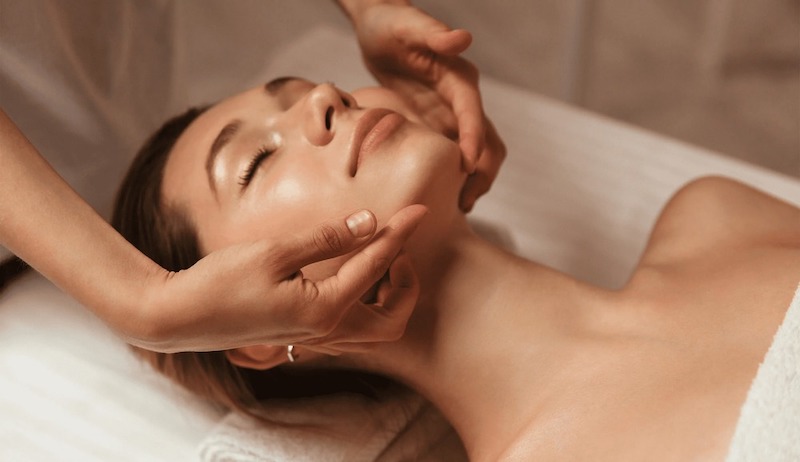 Massage giảm mỡ mặt