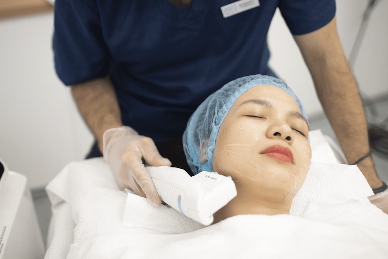 Can thệp các biện pháp phẫu thuật và thủ thuật nhằm giảm mỡ vùng mặt