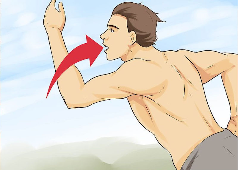 Tập trung hít thở bằng 2 cơ quan chính là mũi và miệng