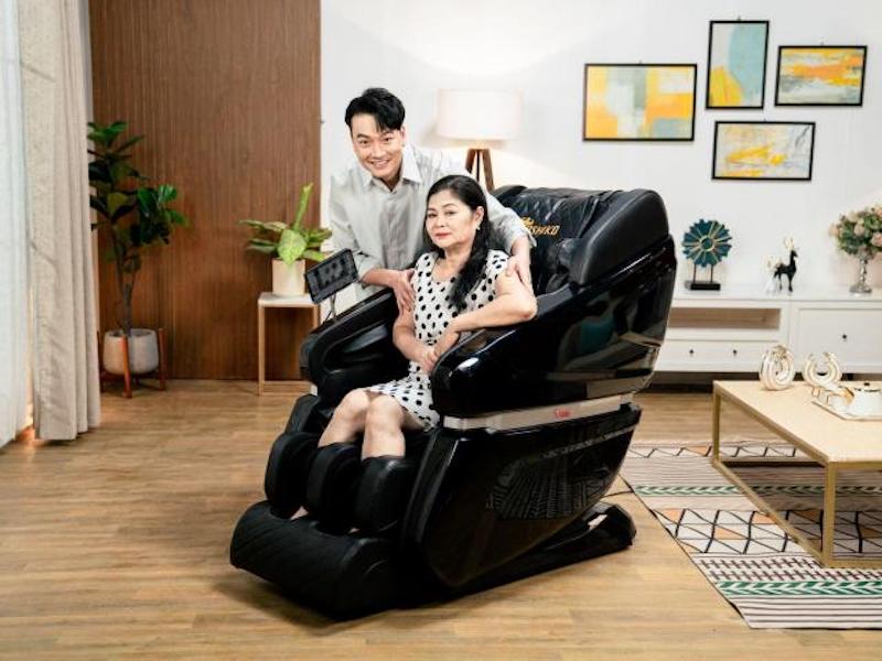 Ghế matxa toàn thân là sản phẩm tiện ích giúp thư giãn lưng mà không cần thao tác thủ công