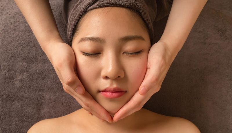 Massage giúp giảm mỡ mặt