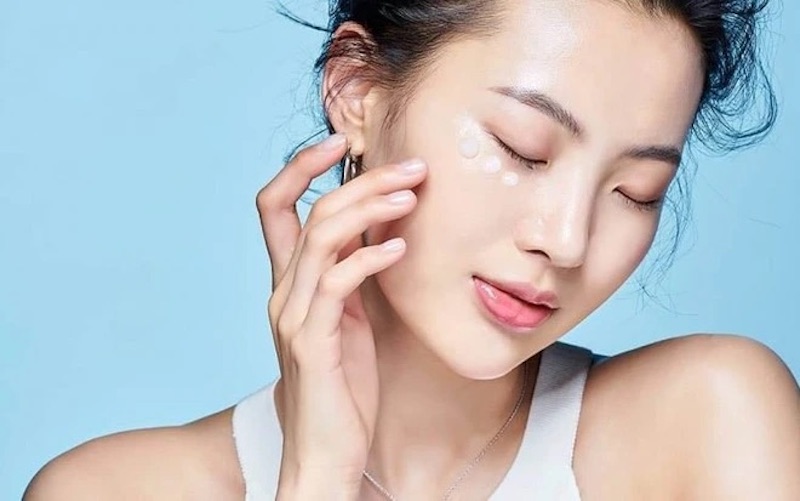 Sử dụng các loại kem dưỡng trẻ hóa nâng cơ