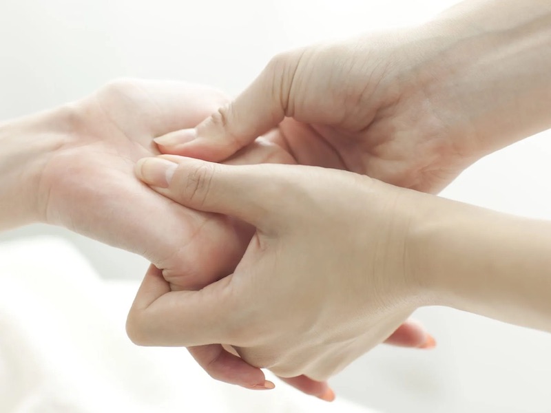 Trong bàn tay tổng hợp rất nhiều huyệt đạo quan trọng