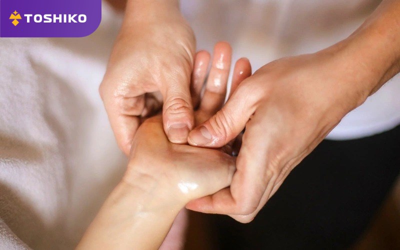 Cách massage tay giảm tê mỏi nhanh - Có thể thực hiện ngay tại nhà