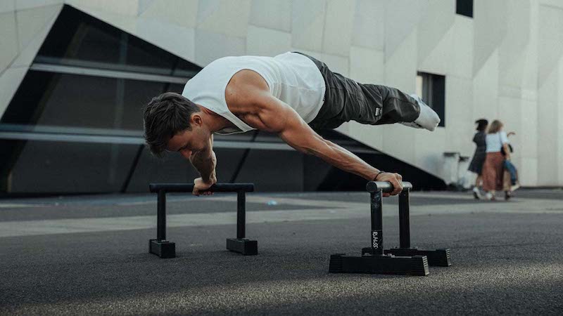 Calisthenics sử dụng trọng lượng cơ thể làm lực kháng chính