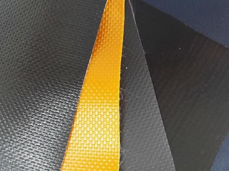 Vải phủ nhựa vinyl chống thấm nước tốt nhưng khá bí khi nằm