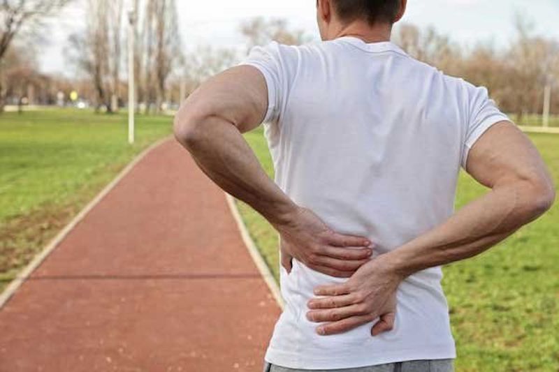 Thăm khám bác sĩ nếu cơn đau không có dấu hiệu thuyên giảm