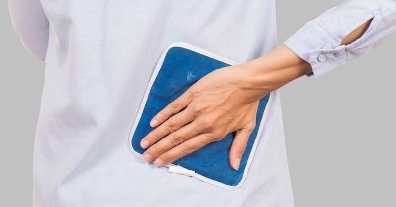 Chườm nóng để xoa dịu đau nhức