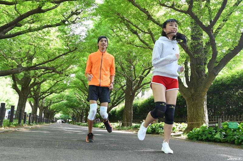 Trang bị bó gối để tránh chấn thương