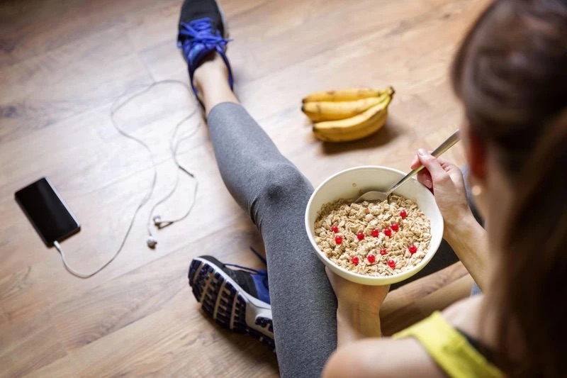 Yến mạch kết hợp cùng chuối tạo nên món ăn ngon và dễ tiêu