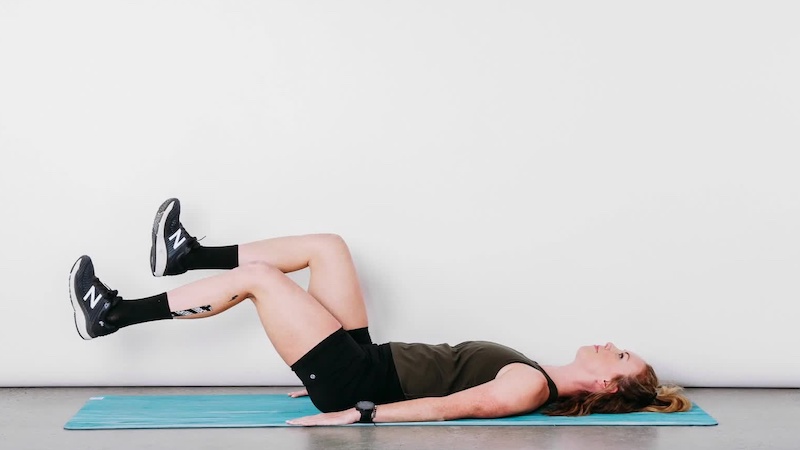 Nâng chân kết hợp đạp xe trên không