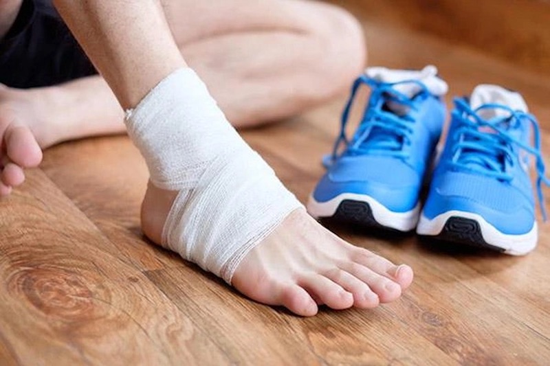 Nên nghỉ ngơi để chân có thời gian phục hồi