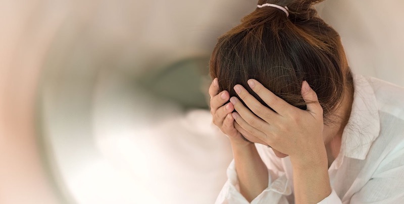Đau cổ vai gáy nếu không được điều trị sớm có thể kéo theo hệ lụy là chứng rối loạn tiền đình