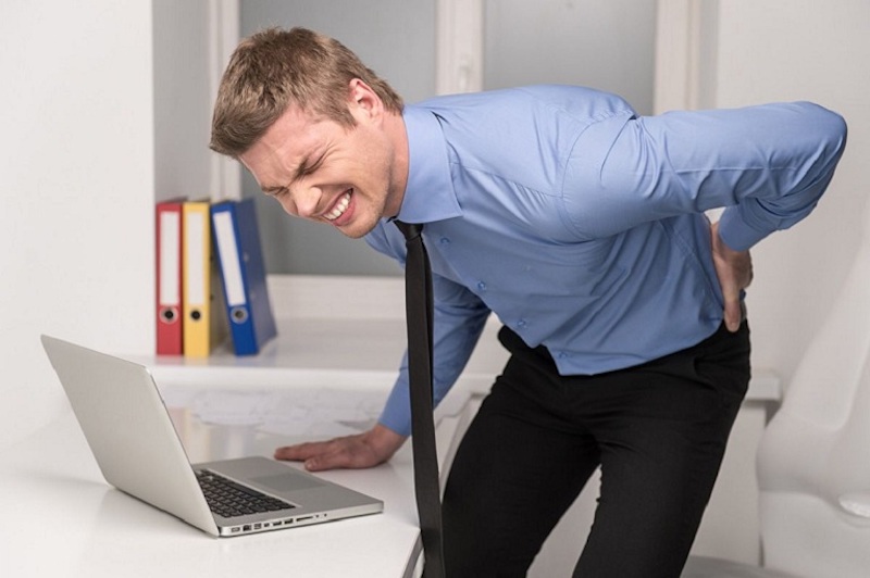 Ngồi nhiều gây áp lực lên vùng lưng