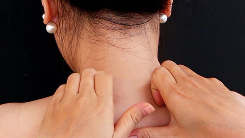 Massage tăng cường lưu thông máu hỗ trợ điều trị đau mỏi vai gáy hiệu quả