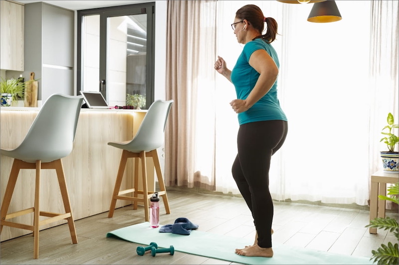 Đi bộ bộ tại chỗ là hình thức tập luyện lý tưởng cho người cao tuổi