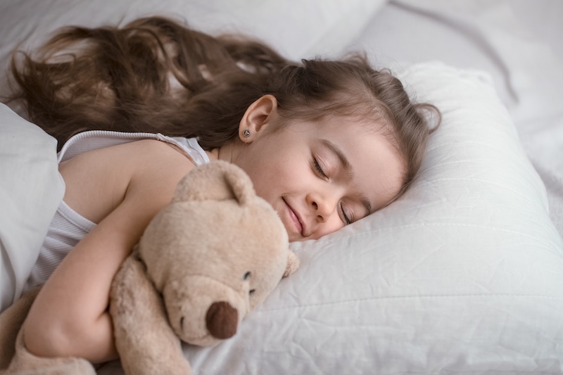 Ngủ đủ giờ chính là yếu tố quan trọng giúp thúc đẩy phát triển chiều cao