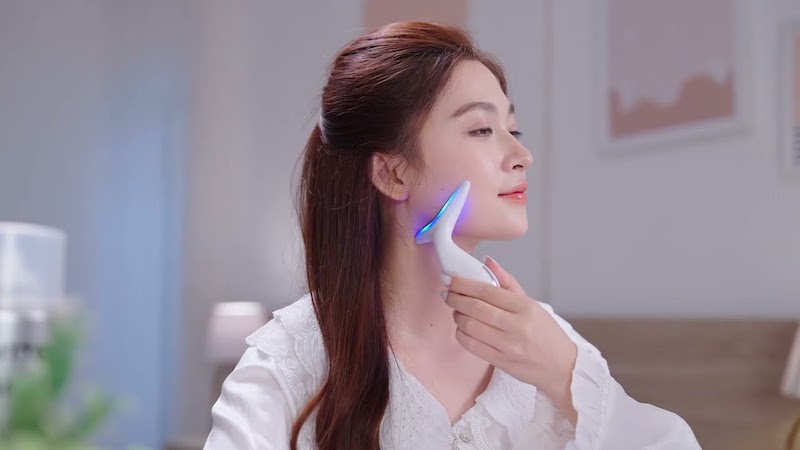 Máy massage nâng cơ mặt